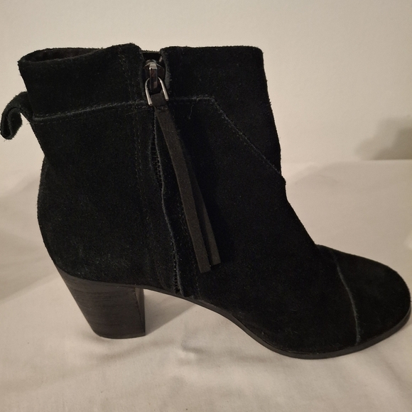 Toms Black Women's Suede Stacked Heeled Boots Minimalist Design - Picture 3 of 8